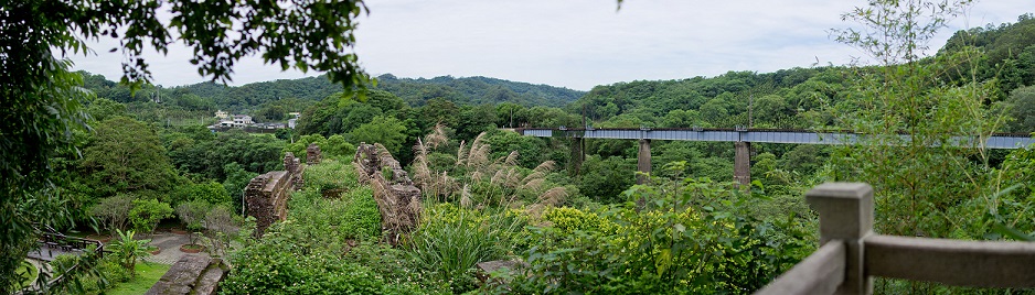 The view from above the bridge.